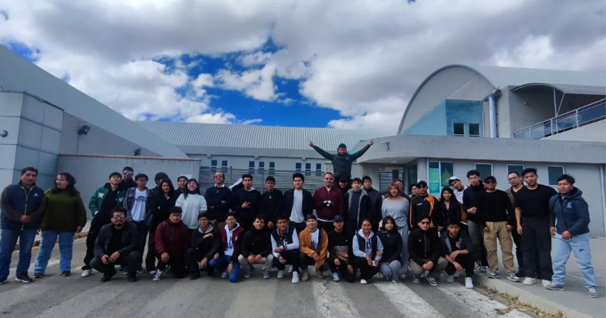 De la teoría al hardware: Estudiantes de USFA conocen por dentro la planta tecnológica de QUIPUS