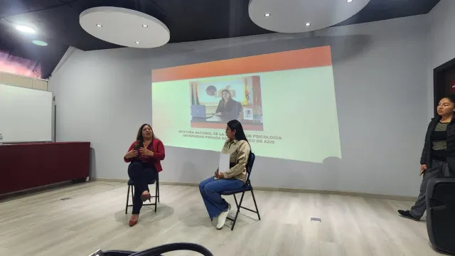 Participación destacada de la MSc. Paola Ramos Marca en el evento “Mujeres que mueven el Mundo”