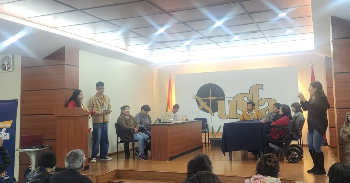 La USFA promueve el diálogo académico sobre accesibilidad e inclusión con un panel de expertos y activistas